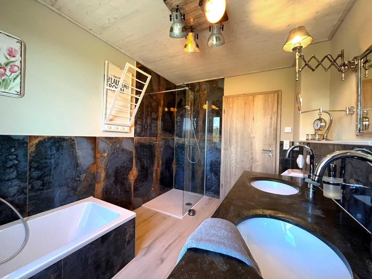 Altes Zollhaus Apartment Hallschlag Bagian luar foto